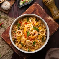 ilustrasi nasi goreng seafood/Kritchai7752/Shutterstock