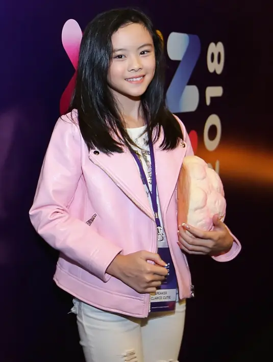 Diantara deretan para senior dibidangnya masing-masing tersebut, ada gadis cantik yang masih usia belasan yaitu Clarice Cutie. (Bambang E Ros/Bintang.com)