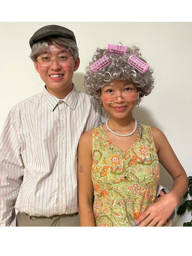 Beri Kejutan Manis, Ini 6 Potret Mesra Rich Brian dan Kekasih yang Jarang Tersorot