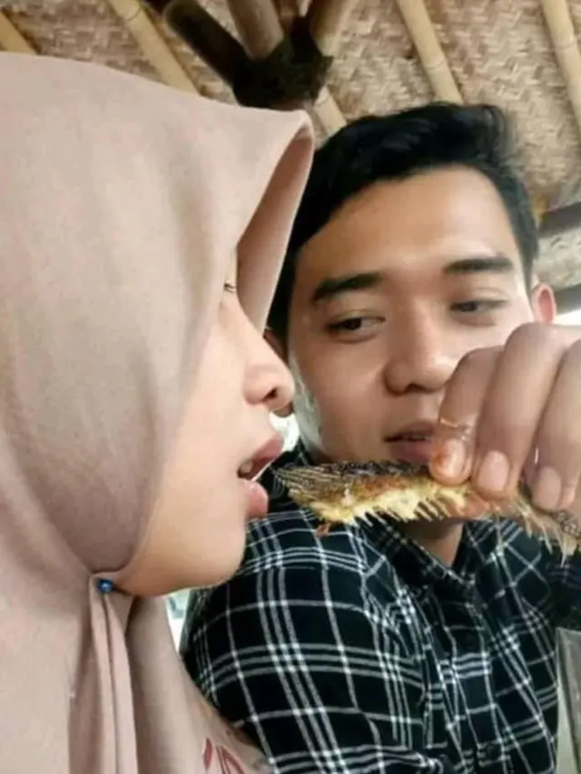 6 Potret Orang Pacaran Sok Romantis Ini Malah Bikin Senyum Geli