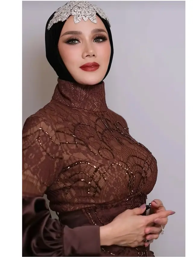6 Detail Penampilan Mulan Jameela di Resepsi Al Ghazali, Aksesoris Jadi Sorotan