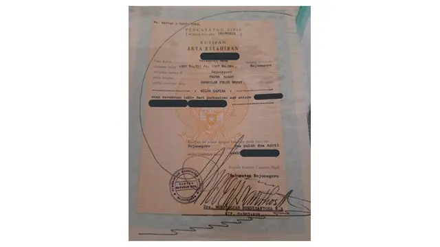 Tanda Tangan Orang Ini Bakal Bikin Pusing Saat Nitip Absen