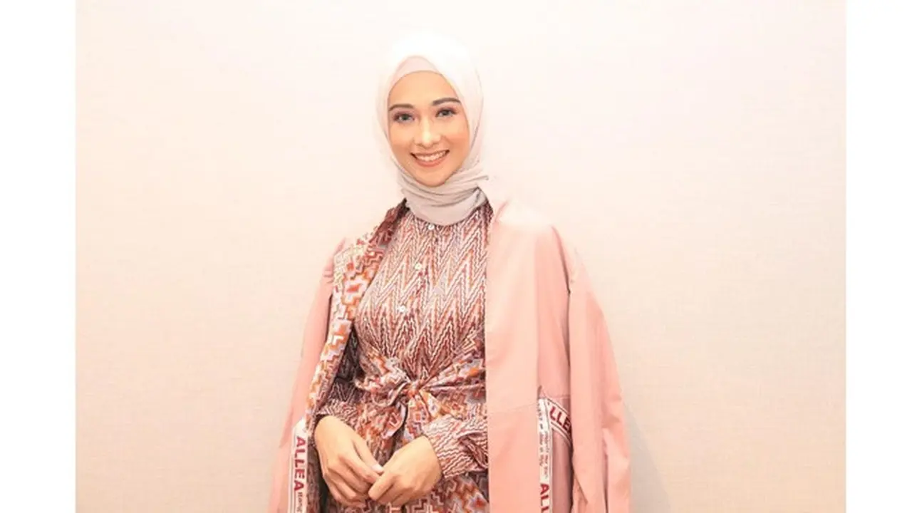 Turun 25 Kg Usai Melahirkan, Ini 6 Potret Terbaru Poppy Bunga