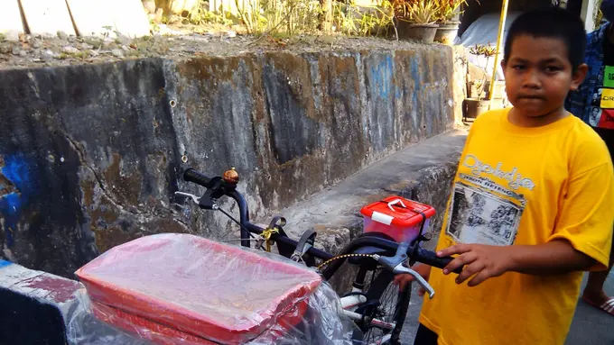 Bocah Penjual Kue Asal Jogja Ini Tularkan Semangat Sumpah Pemuda