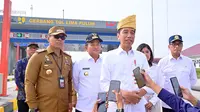 Presiden Joko Widodo atau Jokowi usai  resmikan jalan tol seksi Tebing Tinggi-Indrapura dan seksi Indrapura-Lima Puluh di Sumatera Utara. (Sumber Foto: Muchlis Jr - Biro Pers Sekretariat Presiden).