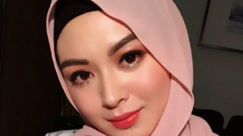 Kisah Ayana Jihye Moon, Mantan Girlband Korea Sekarang Berhijab