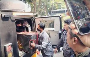 Emas Batangan 74 Kg Diangkut Kendaraan Taktis dan Dikawal Brimob