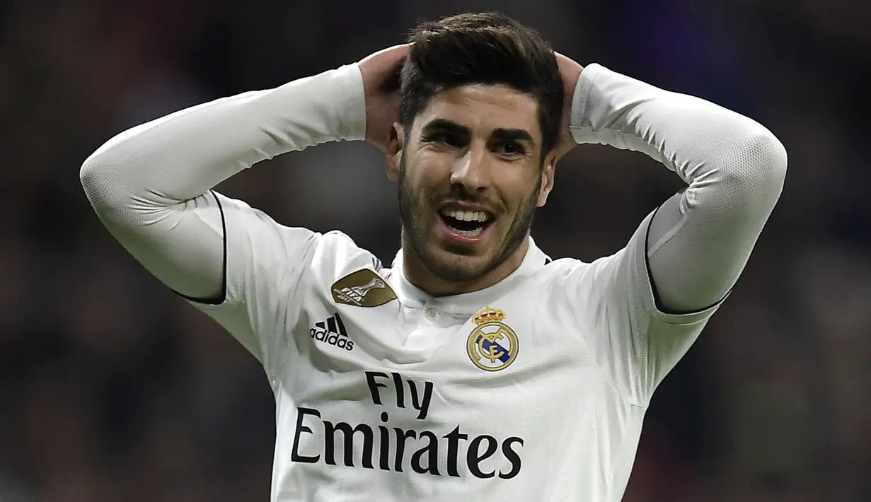 7. Marcos Asensio - Sebuah perjudian melepas salah satu pemain muda terbaik Spanyol tapi untuk posisinya Real Madrid sudah ada Eden Hazard dan Vinicius Junior, tapi jika memerlukan uang banyak melegonya adalah solusi tepat. (AFP/Oscar Del Pozo)