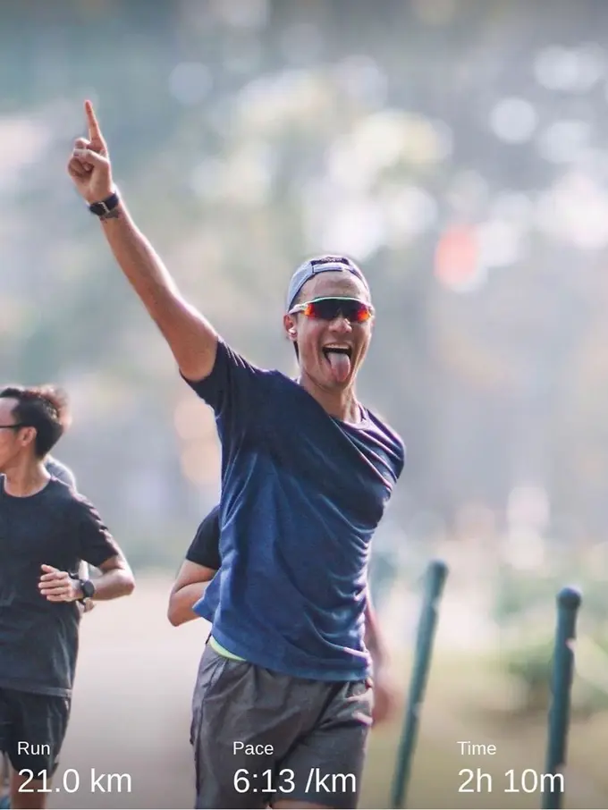 Pilihan Outfit Daniel Mananta untuk Selesaikan Marathon Virtual 42KM di Masa New Normal