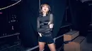 Dalam beberapa konsernya bersama Blackpink, Lisa sendiri kerap terlihat menggunakan outfit serba hitam. Meski begitu, dalam penampilannya terlihat pula beberapa aksesoris untuk menambah detail. (Liputan6.com/IG/@lalalalisa_m)