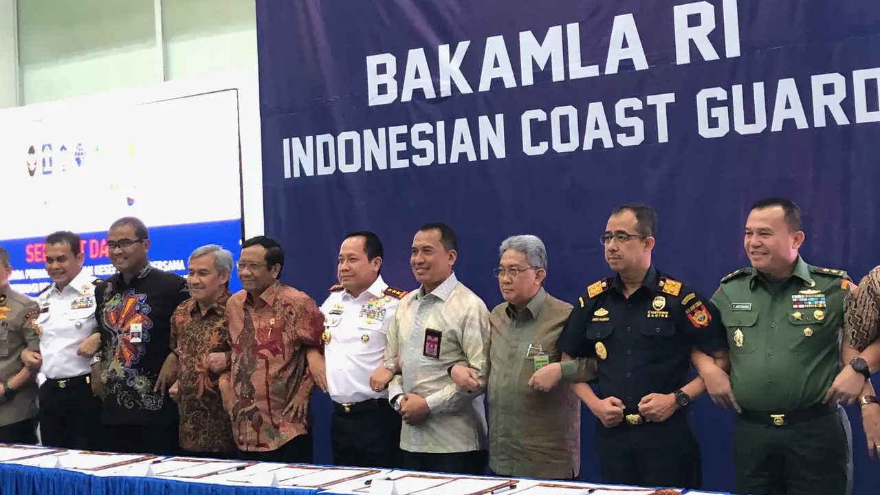 Menko Polhukam Mahfud Md dan 12 lembaga menandatangani kerja sama soal Natuna.