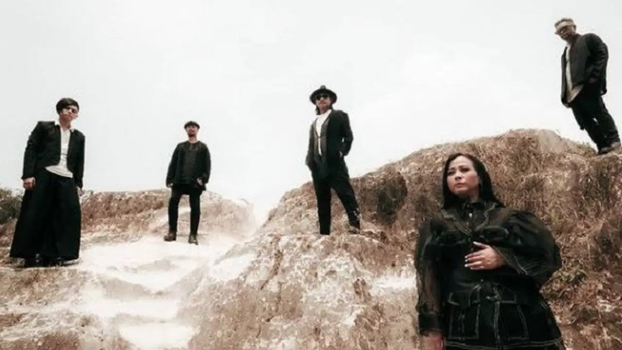 Cokelat Band - Astrid (Foto: Instagram/@cokelat_band)