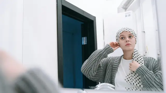 Cara Pakai Silk Scarf Sebelum Tidur agar Rambut Anti Kusut dan Rapi