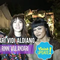 Rinni Wulandari dapat kejutan dari beberapa penyanyi di hari pernikahannya.