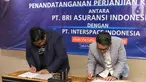CEO ACCESSTRADE Indonesia, Prayudho Rahardjo dan Dirut BRI Insurance (BRINS) Fankar Umran saat Penandatanganan Perjanjian kerjasama Affiliate Marketing di Jakarta, Selasa (17/11/2020).BRINS memperluas poduk dan jangkauan pasar bisnis asuransi melalui ekosistem digital (Liputan6.com/Pool/Accesstrade)