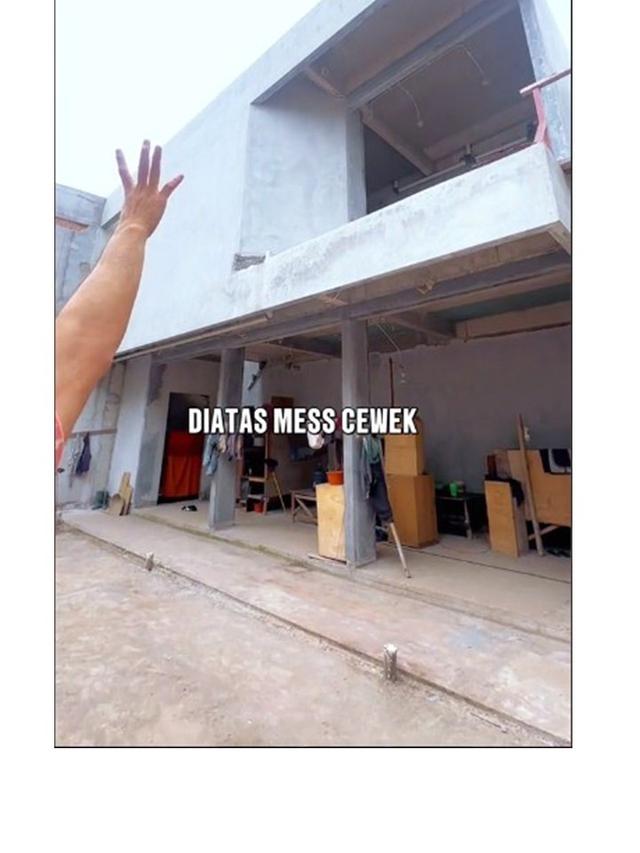 7 Potret Proses Pembangunan Rumah Baru Denny Sumargo, Ada Lapangan Basket