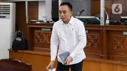 Terdakwa kasus dugaan pembunuhan berencana Nofriansyah Yosua Hutabarat atau Brigadir J, Ricky Rizal bersiap mengikuti sidang lanjutan di PN Jakarta Selatan, Jakarta, Selasa (31/1/2023). Sidang tersebut beragenda pembacaan duplik oleh penasihat hukum. (Liputan6.com/Herman Zakharia)