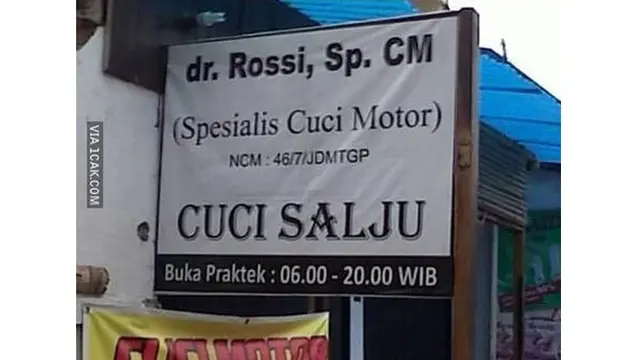 6 Spanduk Promosi Cuci Motor Ini Bikin Geleng Kepala