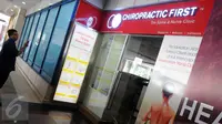 Klinik di Mal Pondok Indah, Jakarta Selatan ini diduga melakukan malapraktik setelah seorang pasiennya, Allya Siska Nadya, meninggal pada Agustus 2015, setelah mengikuti 2 kali terapi cheropractic, Jakarta, Kamis (7/1/2016). (Liputan6.com/Helmi Afandi)