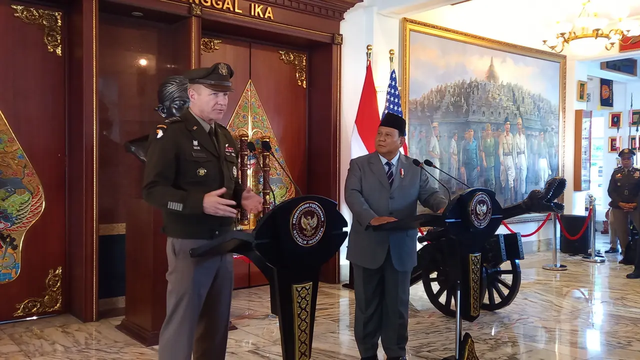 Menteri Pertahanan Prabowo Subianto bertemu dengan Kepala Staf Angkatan Darat Amerika Serikat Jenderal James C. Mc Conville di Kemenhan, Jakarta.