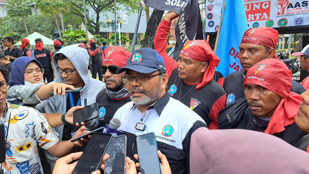 Jelang Pengumuman UMP 2024, Buruh Gelar Demo di Balai Kota Jakarta