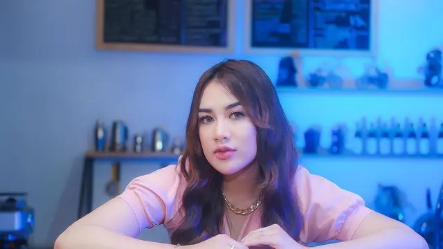Aurel Oktavia memperkenalkan lagu terbarunya berjudul Tamu Kondangan (https://www.instagram.com/p/CapOkbdI4cU/)