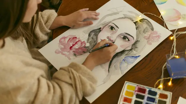 Cobalah menulis, melukis, atau bahkan berkarya di media sosial dengan berbagi kisah inspiratif.