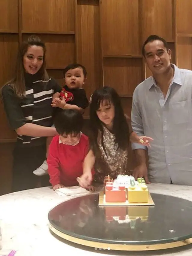 [Bintang] Nia Ramadhani