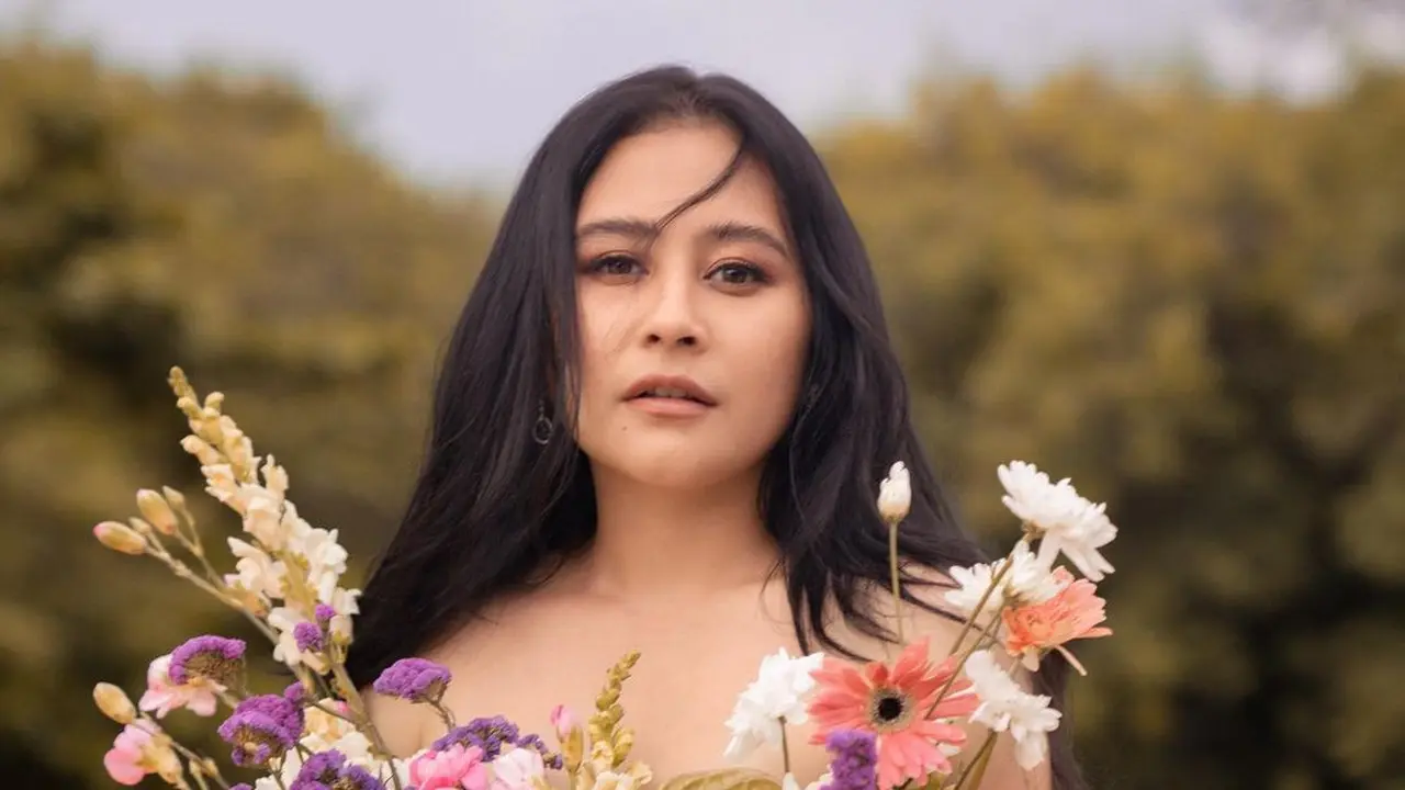 6 Gaya Pemotretan Terbaru Prilly Latuconsina, Tuai Pujian
