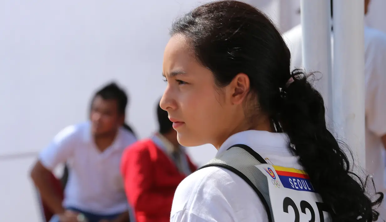 Chelsea Islan menyatakan dirinya harus totalitas dalam film ini, karena merupakan hal baru baginya untuk menjadi atlet panahan. '3 Srikandi' rencananya akan rilis pada Desember nanti. (Galih W. Satria/Bintang.com)
