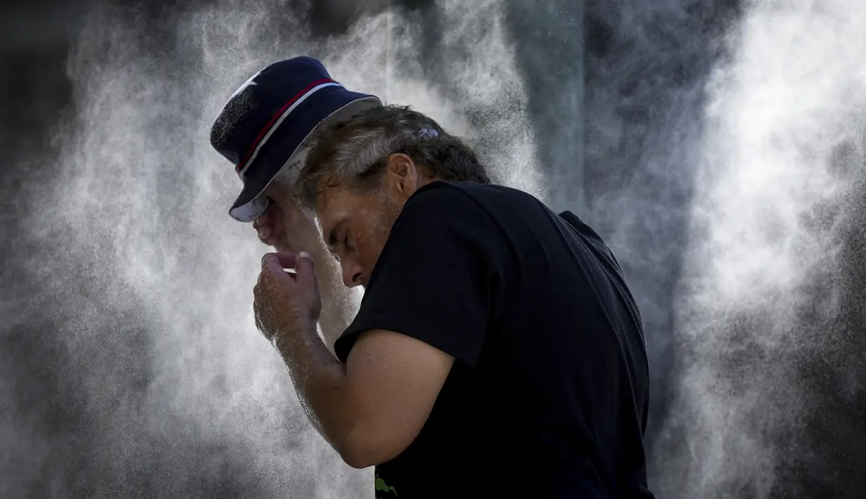 Suhu Agustus berada sekitar 1,5 derajat Celsius lebih hangat dari rerata pra-industri, yang merupakan ambang batas pemanasan yang dihindari dunia agar jangan sampai terlampaui. (Darryl Dyck/The Canadian Press via AP, File)