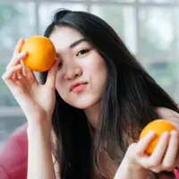ilustrasi perempuan buah jeruk/theshots.co/Shutterstock