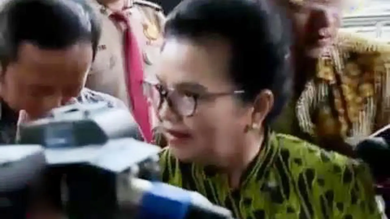 VIDEO: Usai Diperiksa KPK, Mantan Menkes Langsung Ditahan