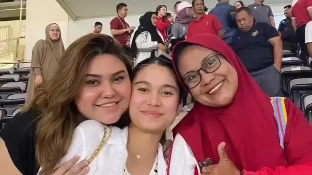 6 Momen Kedekatan Azizah Salsha dan Ibu Arhan, Anak Mertua yang Kompak