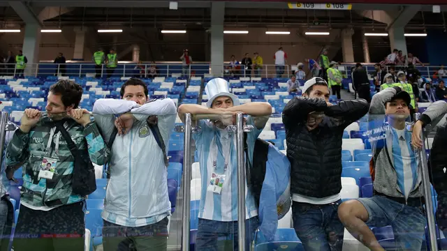Raut Kesedihan Suporter Usai Argentina Dipecundangi Kroasia