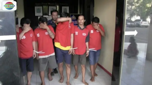 Polisi membekuk lima pelaku sindikat pencurian roda empat di pergudangan Tandes, Surabaya, Jawa Timur.