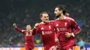 Liverpool akhirnya mendapatkan penalti pada menit ke-86 setelah VAR meninjau insiden di kotak terlarang. Dominik Szoboszlai maju dan berhasil menaklukkan Sommer, membawa Liverpool unggul 1-0. (AP Photo/Luca Bruno)
