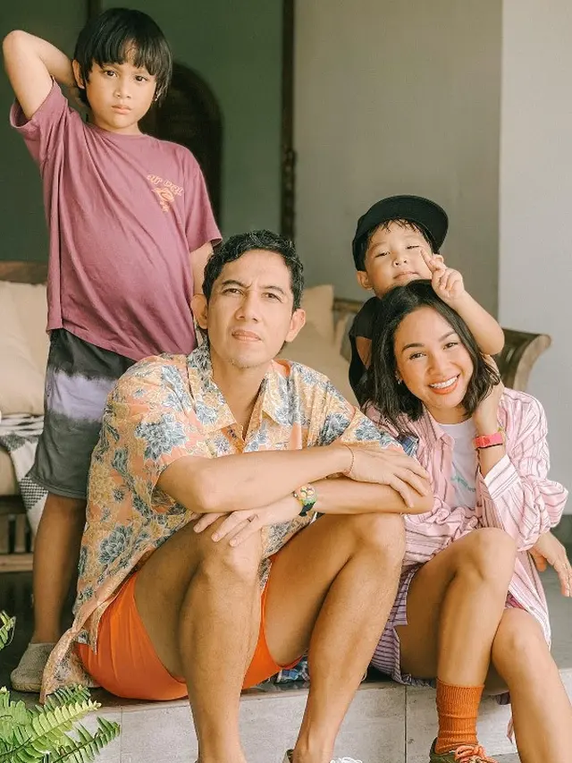 Potret Andien dan keluarga di Yogyakarta (Sumber: Instagram/andienaisyah)