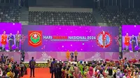 Presiden Jokowi dan Ibu Negara Iriana menghadiri perayaan Hari Kebaya Nasional di Istora Senayan, Jakarta, Rabu (24/7/2024). (Foto: Merdeka.com)