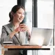 Perempuan dan aura positif./Copyright&nbsp;shutterstock.com/g/babatos
