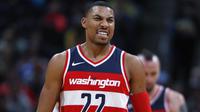 Pebasket Washington Wizards, Otto Porter Jr, saat tampil melawan Denver Nuggets pada laga NBA di Pepsi Center, Denver, Selasa (23/10/2017). Denver Nuggets kalah 104-109 dari Washington Wizards. (AP/David Zalubowski)