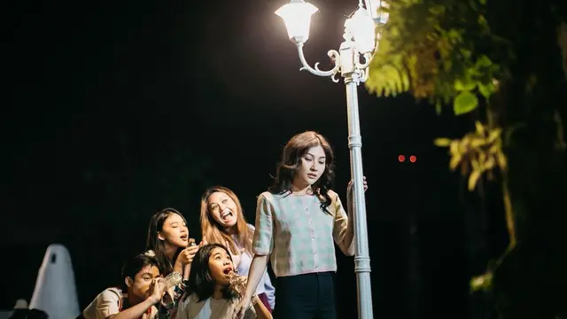 Persahabatan Betrand Peto, Anneth Delliecia, dan Alifa Lubis.