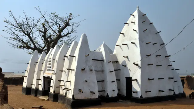 20160411-Masjid Unik dari Lumpur-Nasuri Suray