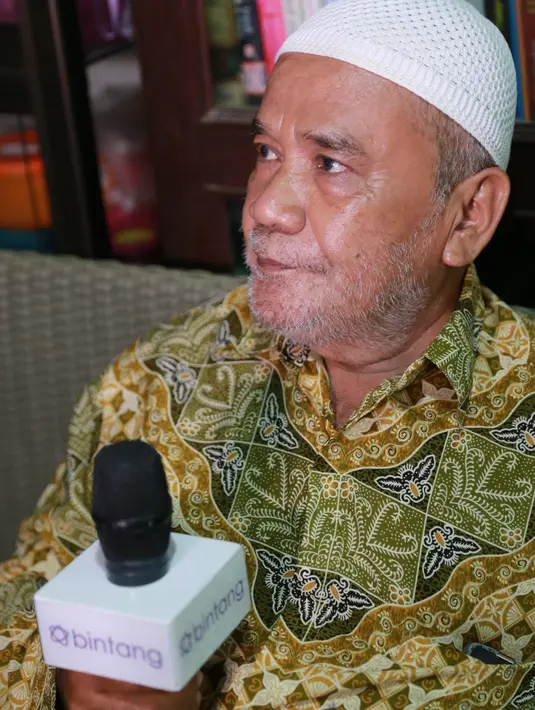 Pernikahan ini tentu menjadi kabar bahagia bagi sebagian sahabat dan kerabat keduanya, seperti salah satunya adalah kerabat dari Ajip Rosidi, Kiai Haji R. Noor Zein. Ia sangat mendukung dengan pernikahan ini.  (Adrian Putra/Bintang.com)