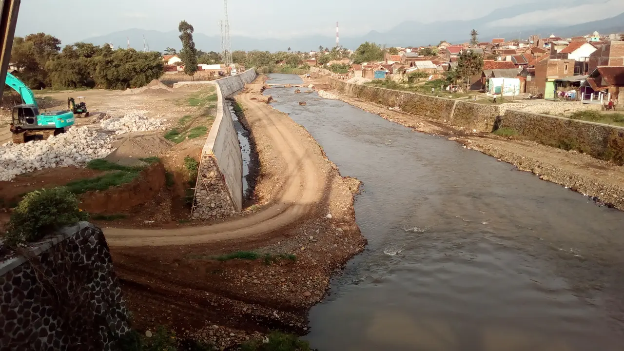 Semangat Pagi dari Bantaran Sungai Cimanuk Garut