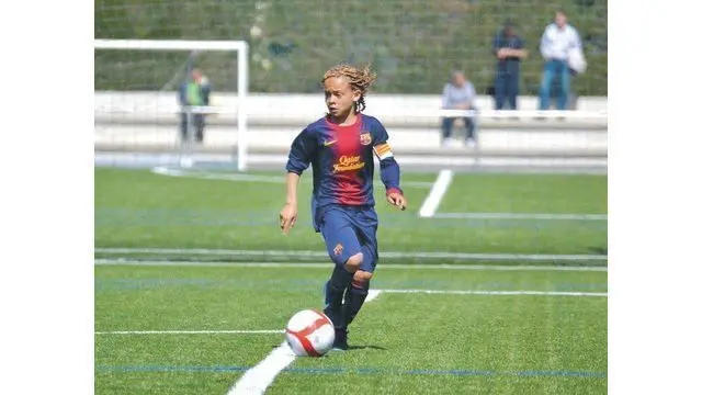 Xavi Simons bocah ajaib berusia 12 tahun produk La Masia Akademi Barcelona ini mulai dilirik beberapa klub top Eropa seperti Chelsea seperti dilansir dari Bleacherreport.com. 