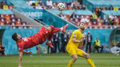 Ukraina berhasil memetik tiga poin pertama mereka di Euro 2020. Berhadapan dengan Makedonia Utara, Ukraina berhasil menang dengan skor 2-1 di pertandingan matchday kedua Grup C Euro 2020. (Foto: AP//Pool/Vadim Ghirda)