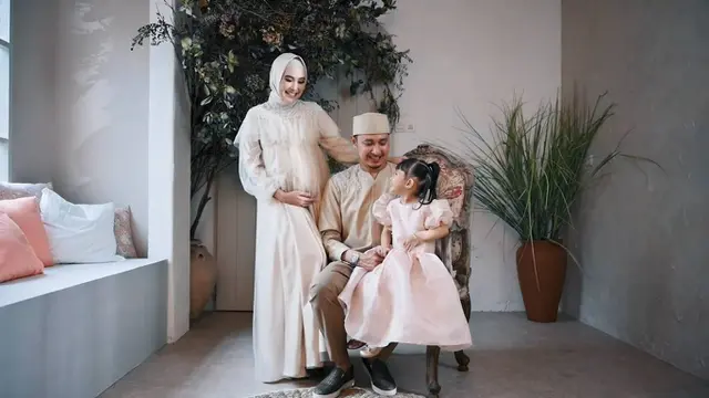 Hamil Anak Kedua, Ini 7 Maternity Shoot Kartika Putri yang Menawan