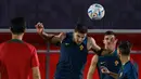 <p>Bek Portugal, Ruben Dias menyundul bola saat sesi latihan di lokasi latihan Al Shahaniya SC, barat laut Doha pada 5 Desember 2022. Pertemuan terakhir pada Juni lalu dimenangi Swiss dengan skor 1-0. Sedangkan duel terakhir dengan Portugal di turnamen besar terjadi di Euro 2008 dan Swiss menang 2-0 atas Portugal. (AFP/Patricia De Melo Moreira)</p>