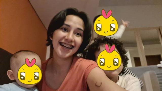 6 Potret Terbaru Dahlia Poland dengan Rambut Pendek, Bikin Pangling